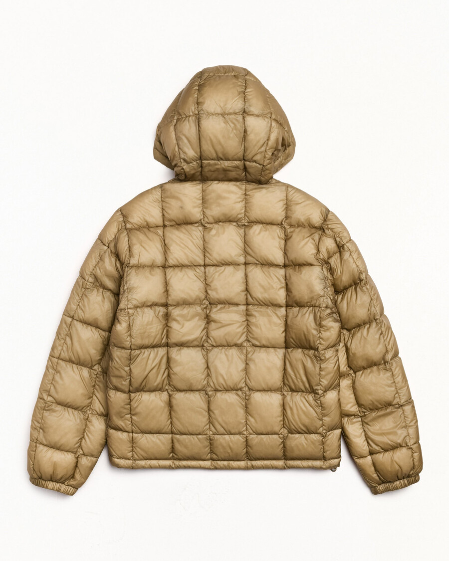 srednje lahka puhasta jakna s kapuco